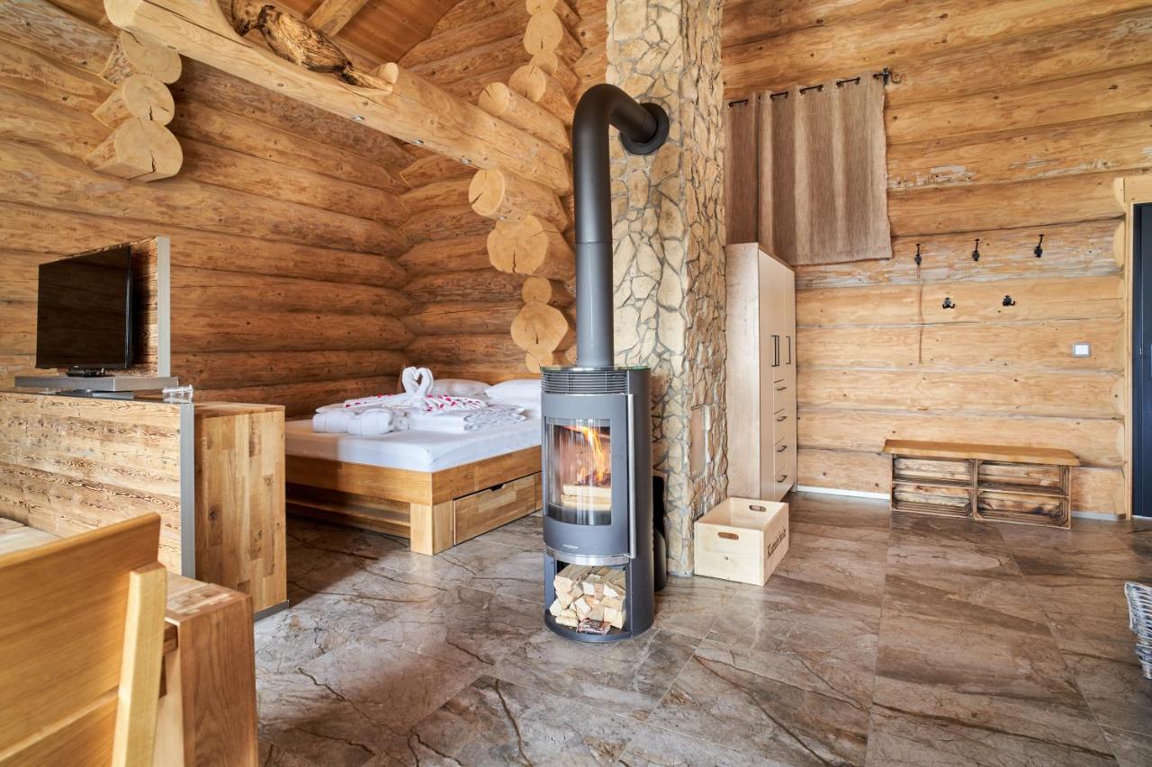 Blockhausen Luxus Chalets Oberschwarzenberg Exterior photo